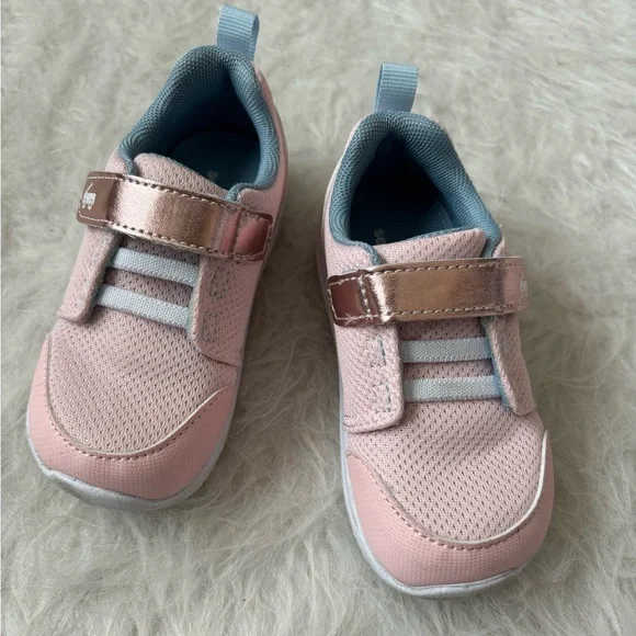 See Kai Run Pink and Metallic Lightweight Toddler Sneakers - Picture 2 of 4